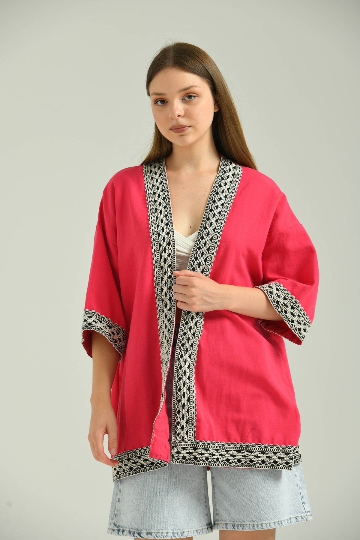 Kadın Kısa Kol Nakış Işlemeli Keten Kimono
