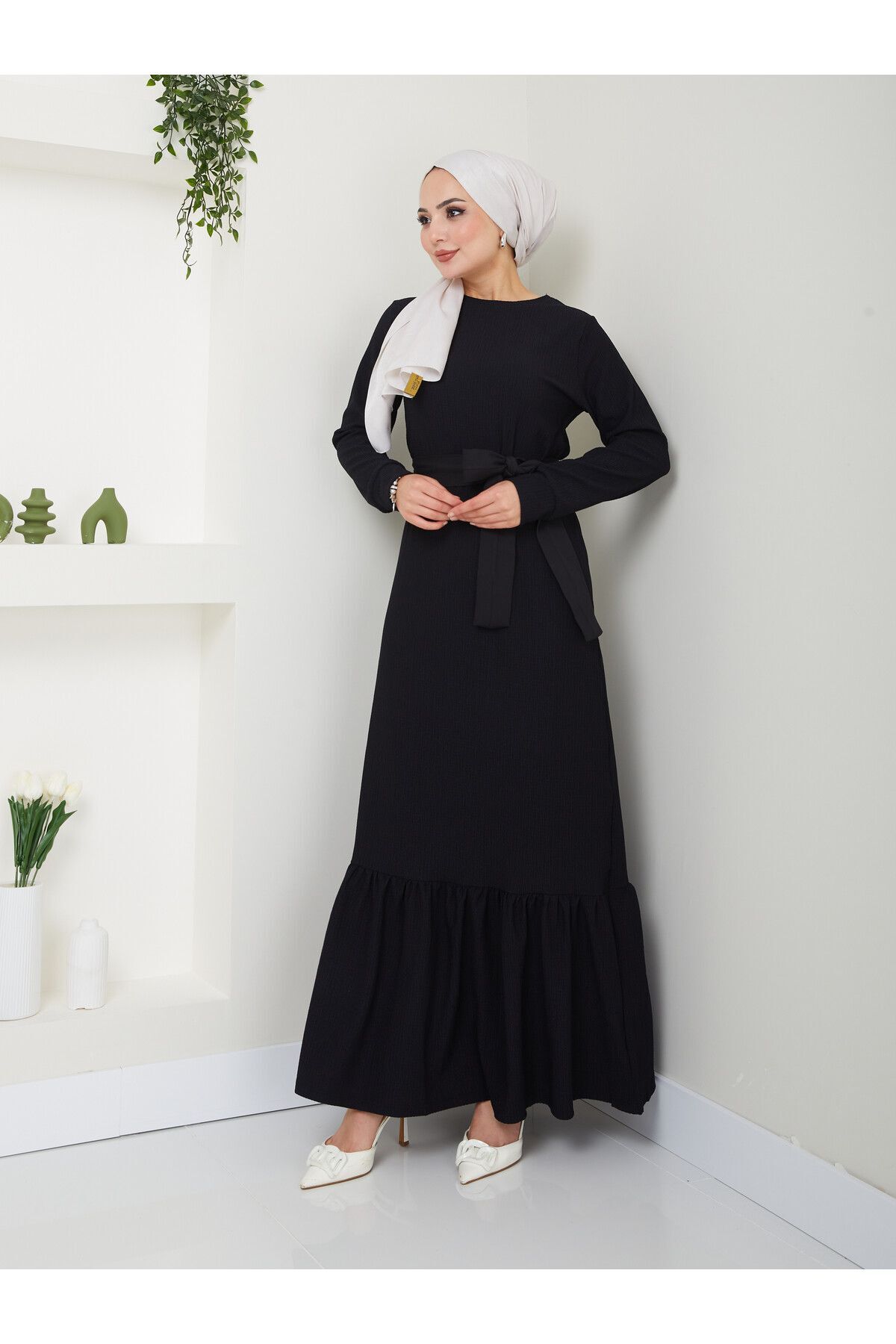 Kadın Eteği Fırfırlı Bisiklet Yaka Kuşaklı Elbise Siyah - 2XL
