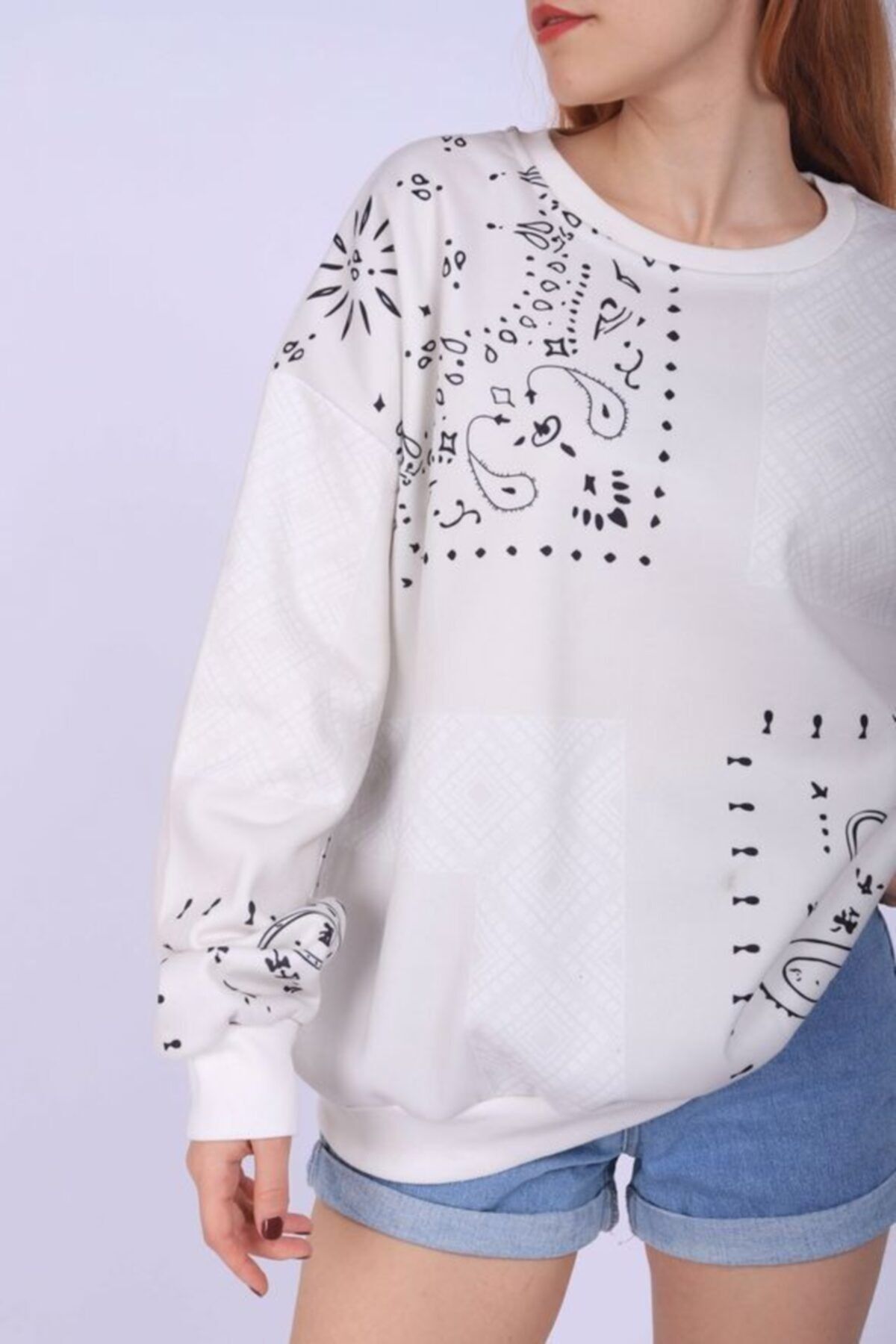 Beyaz Keskin Etnik Desen Sweatshirt