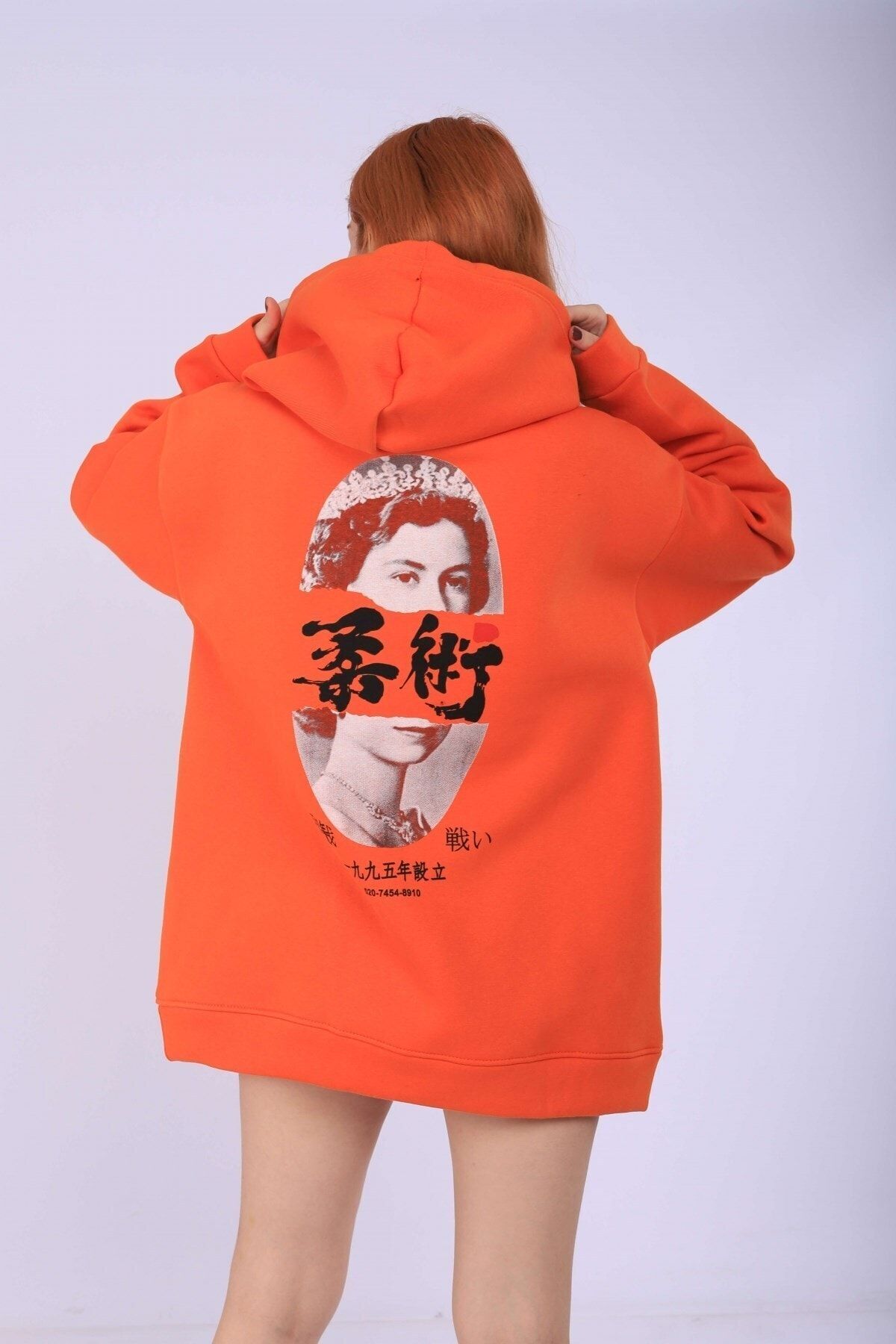 Turuncu Elizabeth Sırt Baskı Sweatshirt O