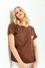 Kadın Cep Nakışlı T-shirt Kahverengi - L