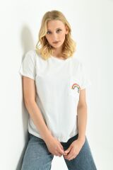 Kadın Cep Nakışlı T-shirt L