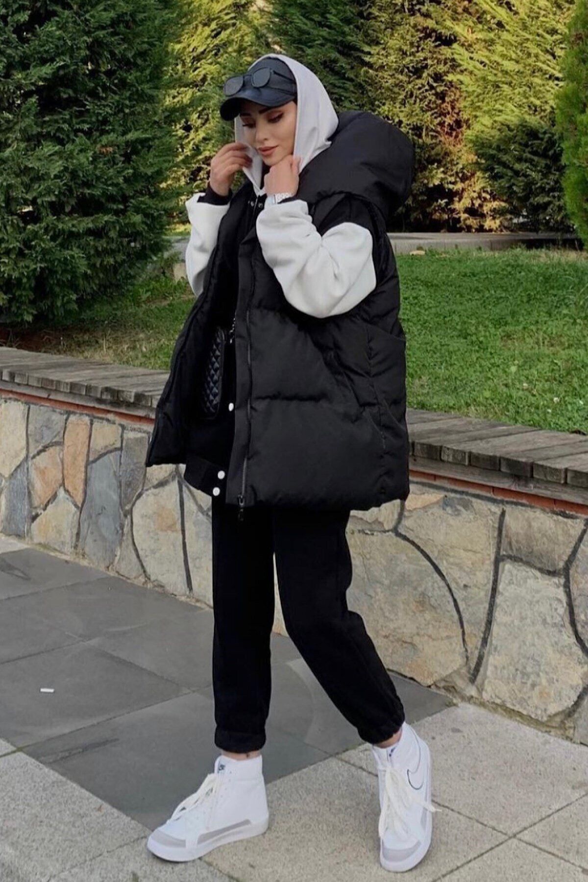 Kadın Siyah Kapüşonlu Dolumlu 3 Cepli Şişme Yelek Siyah - S
