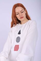 Beyaz Shapes Nakışlı Sweatshirt