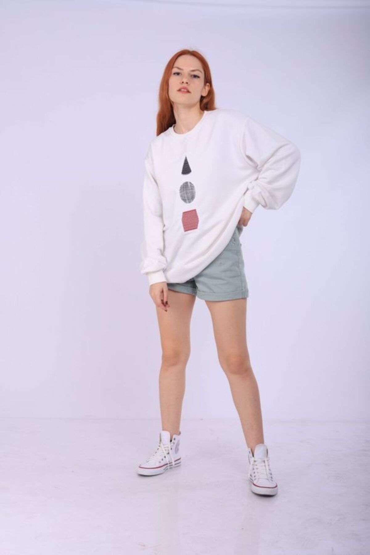 Beyaz Shapes Nakışlı Sweatshirt