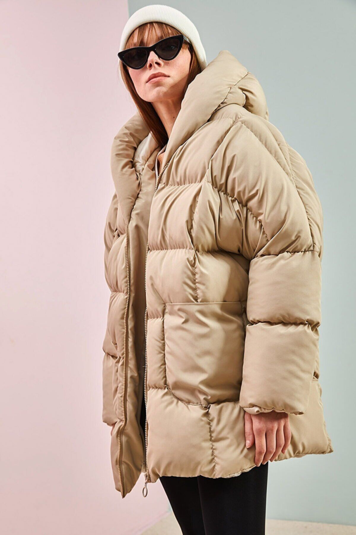 Kadın Bej Büyük Çift Cepli Kapüşonlu Oversize Şişme Mont