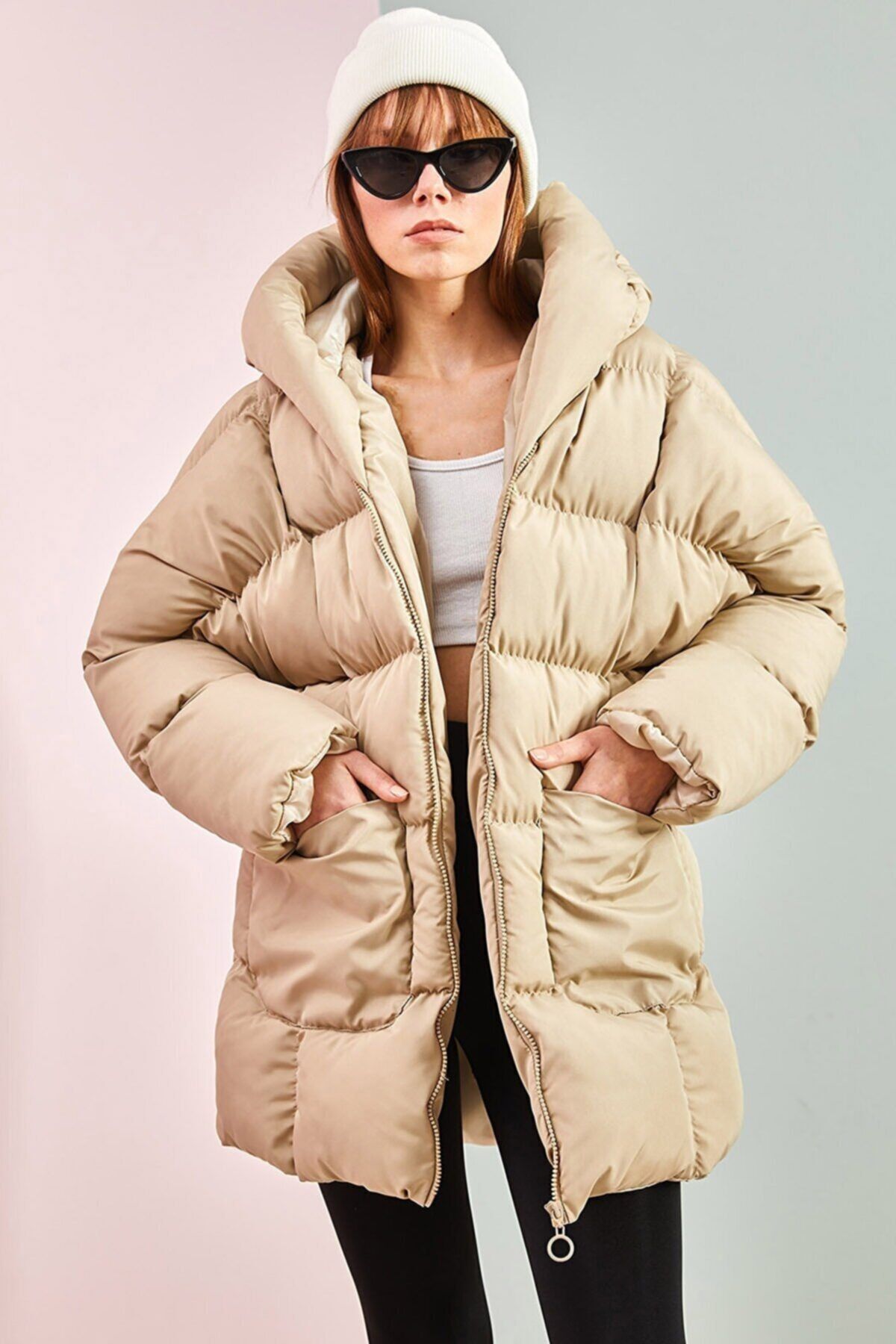 Kadın Bej Büyük Çift Cepli Kapüşonlu Oversize Şişme Mont