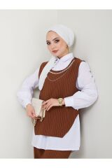 KADIN  KOLYE DETAY GÖMLEK YAKA ÇİZGİLİ ÜÇLÜ YELEKLİ TAKIM Kahverengi - L