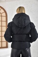 Kadın Siyah Kapüşonlu Şişme Mont