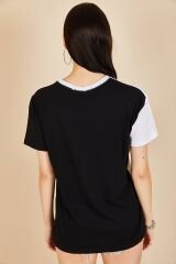 Kadın Siyah Beyaz Asimetrik Bloklu T-shirt